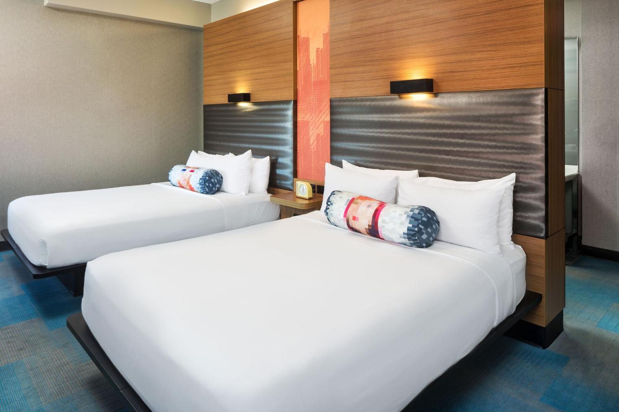 Guest room, 2 Queen, City view