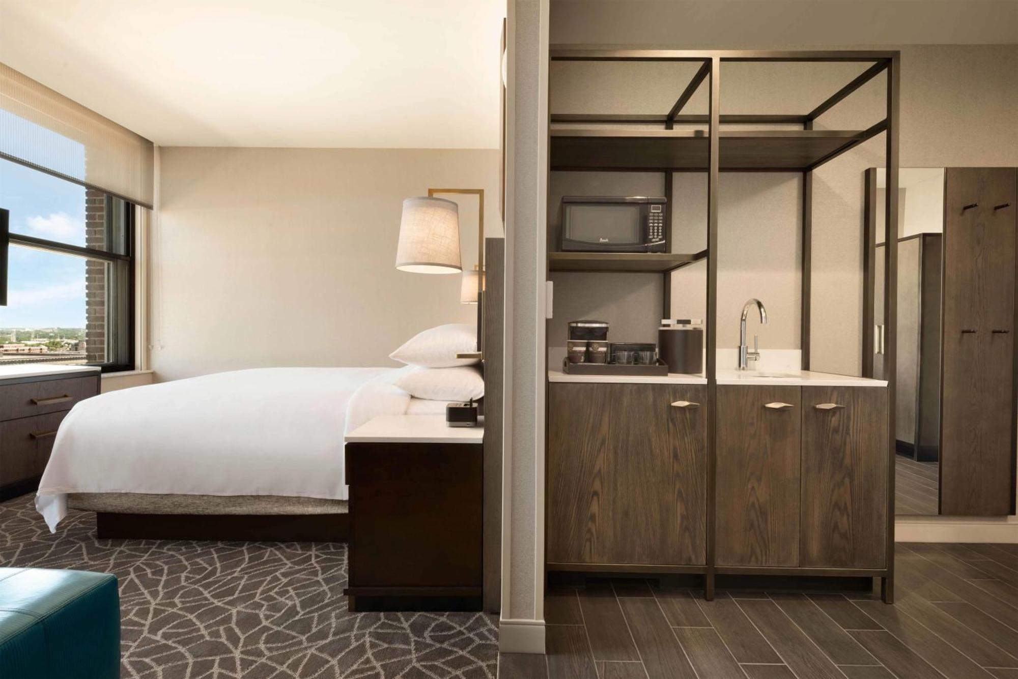 Junior Suite,1765942867:JPEG