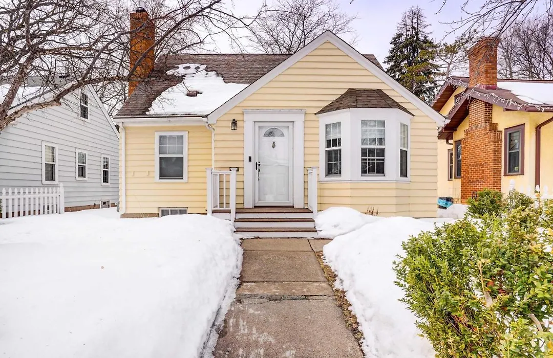 Charming Minneapolis Home < 1 Mi To Lakes!-1