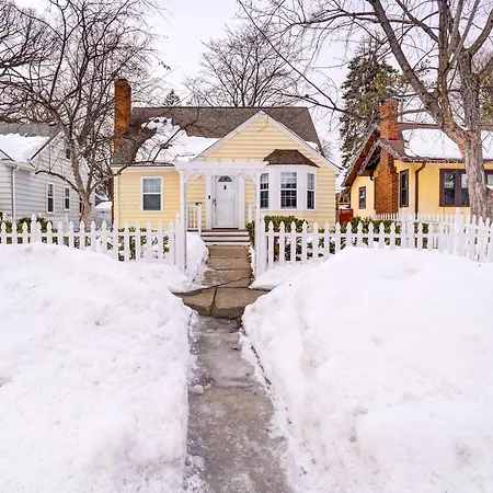 Charming Minneapolis Home < 1 Mi To Lakes!-2
